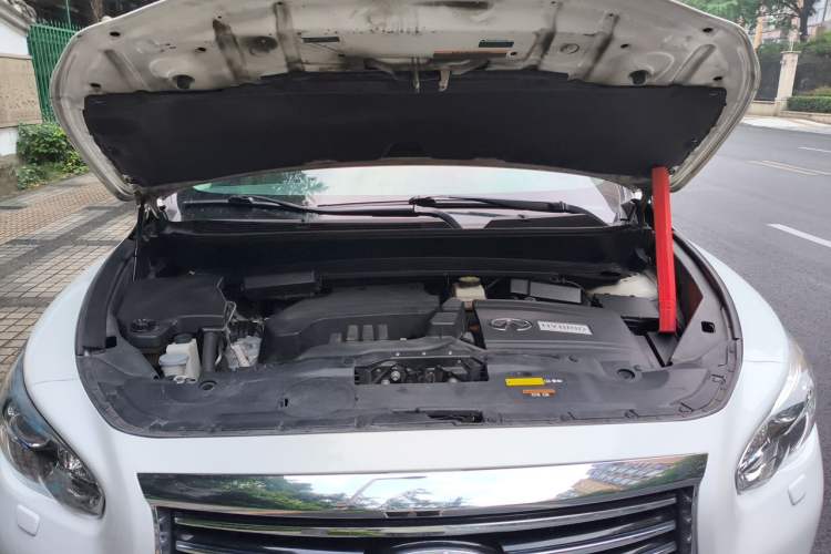 Used Infiniti QX60 2014 2.5 S/C Hybrid Two-Wheel Drive Excellence Edition Engine Bay