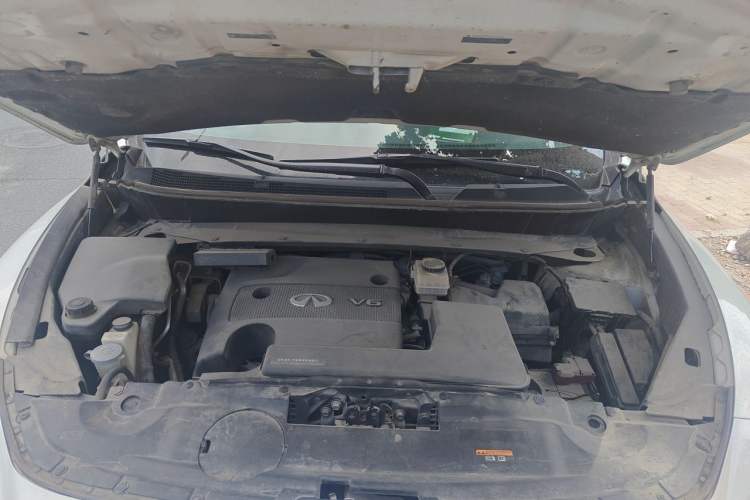 Used Infiniti QX60 2014 3.5L Two-Wheel Drive Excellence Edition Engine Bay