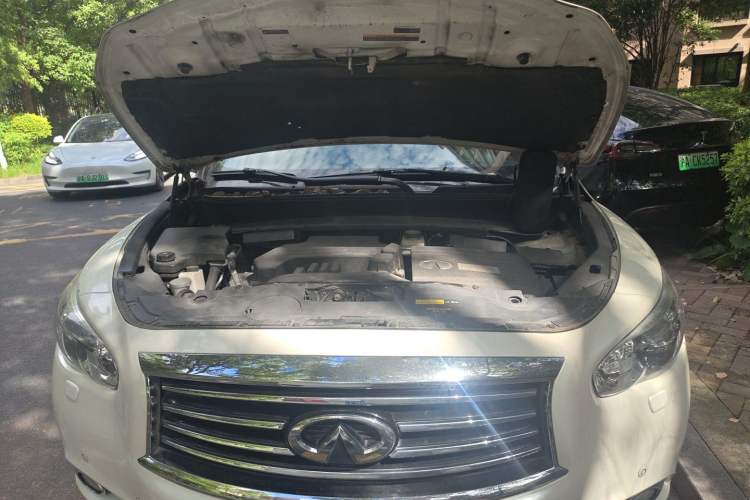 Used Infiniti QX60 2014 2.5 S/C Hybrid Two-Wheel Drive Excellence Edition Engine Bay