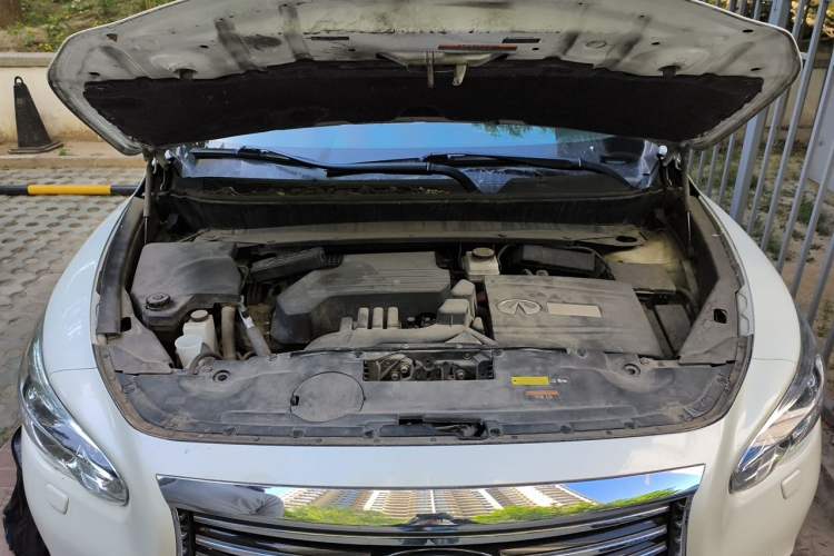 Used Infiniti QX60 2014 2.5 S/C Hybrid Two-Wheel Drive Excellence Edition Engine Bay