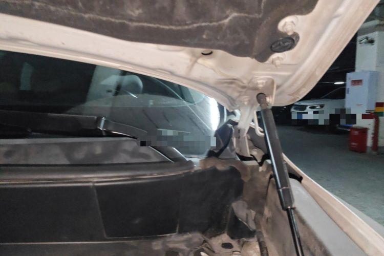 Used Infiniti QX60 2014 2.5 S/C Hybrid Two-Wheel Drive Excellence Edition Engine Bay Left