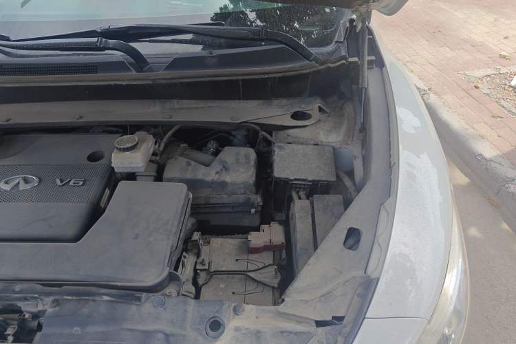 Used Infiniti QX60 2014 3.5L Two-Wheel Drive Excellence Edition Engine Bay Left
