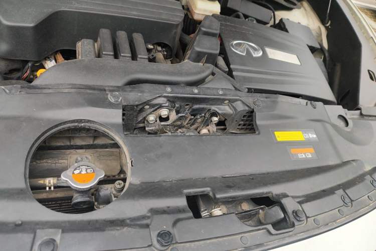 Used Infiniti QX60 2014 2.5 S/C Hybrid Two-Wheel Drive Excellence Edition Engine Bay Left