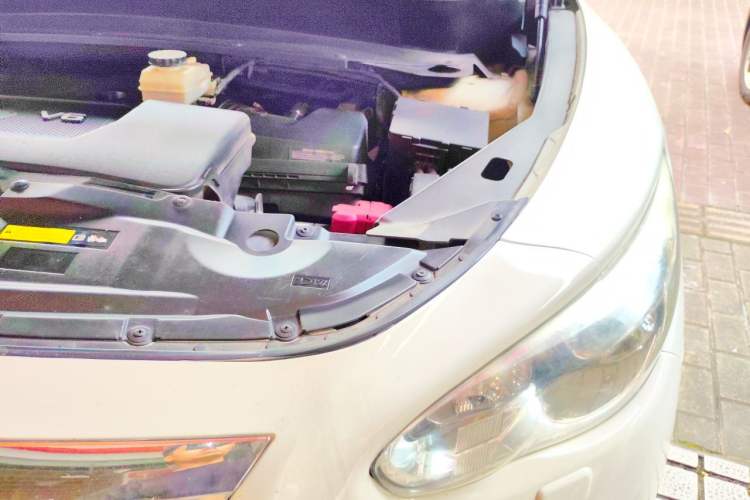 Used Infiniti QX60 2014 3.5L Four-Wheel Drive All-Terrain Version Engine Bay Left