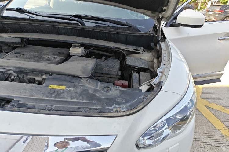 Used Infiniti QX60 2014 3.5L Two-Wheel Drive Excellence Edition Engine Bay Left