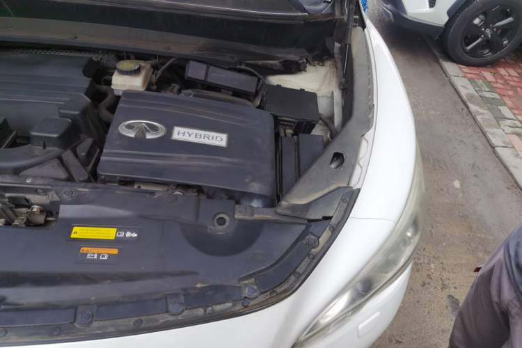 Used Infiniti QX60 2014 2.5 S/C Hybrid Two-Wheel Drive Excellence Edition Engine Bay Left