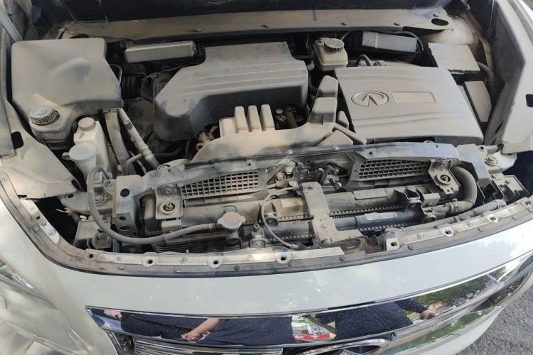 Used Infiniti QX60 2014 2.5 S/C Hybrid Two-Wheel Drive Excellence Edition Engine Bay