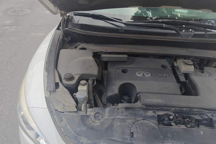 Used Infiniti QX60 2014 3.5L Two-Wheel Drive Excellence Edition Engine Bay Right