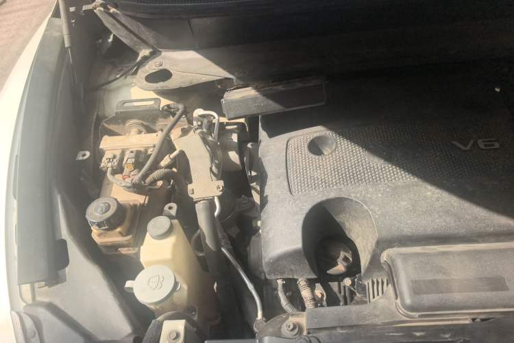 Used Infiniti QX60 2014 3.5L Two-Wheel Drive Excellence Edition Engine Bay Right