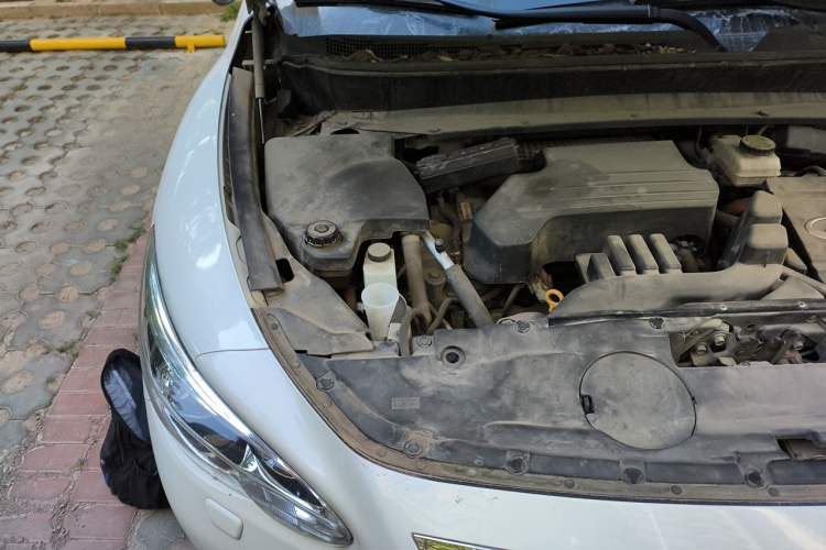 Used Infiniti QX60 2014 2.5 S/C Hybrid Two-Wheel Drive Excellence Edition Engine Bay Right
