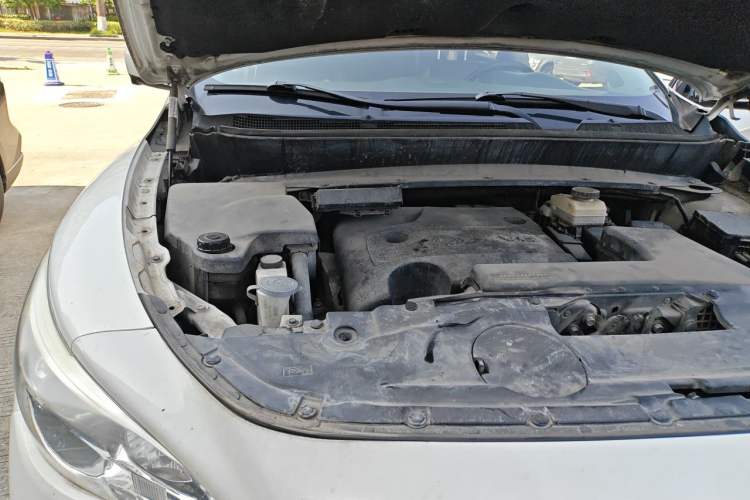 Used Infiniti QX60 2014 3.5L Two-Wheel Drive Excellence Edition Engine Bay Right
