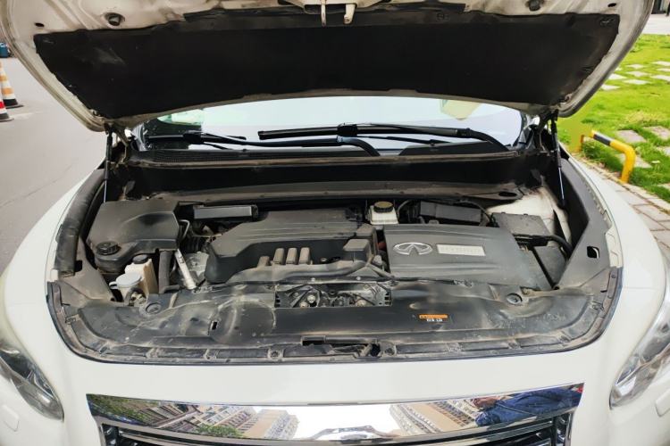 Used Infiniti QX60 2014 2.5 S/C Hybrid Two-Wheel Drive Excellence Edition Engine Bay