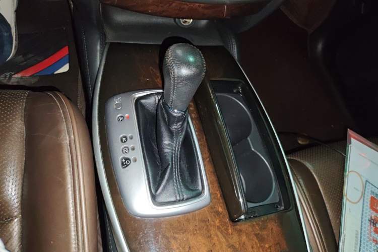 Used Infiniti QX60 2014 2.5 S/C Hybrid Two-Wheel Drive Excellence Edition Gear Lever
