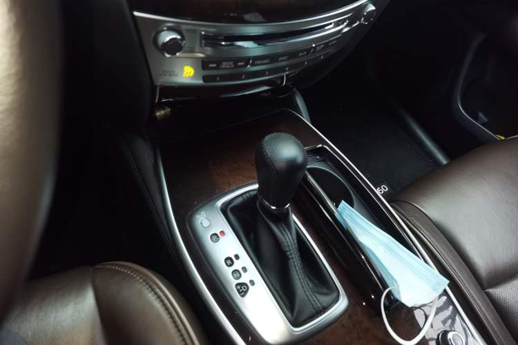 Used Infiniti QX60 2014 2.5 S/C Hybrid Two-Wheel Drive Excellence Edition Gear Lever
