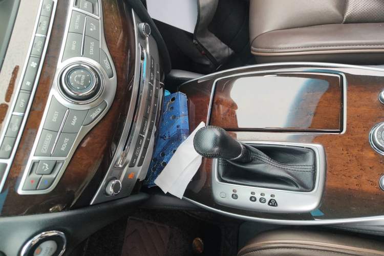 Used Infiniti QX60 2014 2.5 S/C Hybrid Two-Wheel Drive Excellence Edition Gear Lever