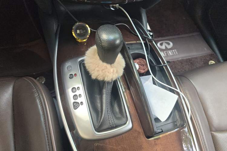 Used Infiniti QX60 2014 2.5 S/C Hybrid Two-Wheel Drive Excellence Edition Gear Lever