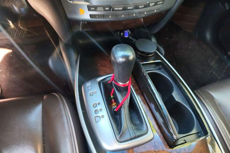 Used Infiniti QX60 2014 2.5 S/C Hybrid Two-Wheel Drive Excellence Edition Gear Lever