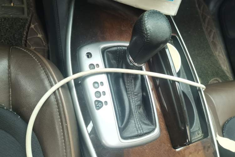 Used Infiniti QX60 2014 2.5 S/C Hybrid Two-Wheel Drive Excellence Edition Gear Lever