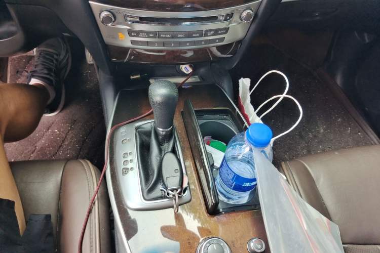 Used Infiniti QX60 2014 2.5 S/C Hybrid Two-Wheel Drive Excellence Edition Gear Lever