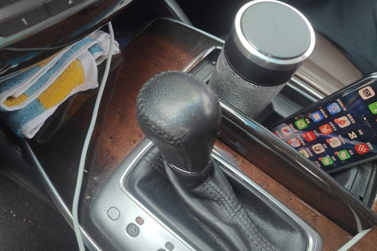 Used Infiniti QX60 2014 2.5 S/C Hybrid Two-Wheel Drive Excellence Edition Gear Lever