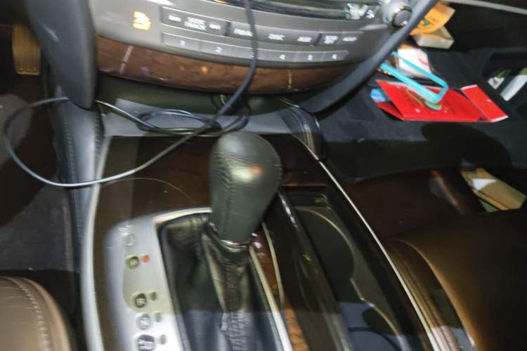 Used Infiniti QX60 2014 2.5 S/C Hybrid Two-Wheel Drive Excellence Edition Gear Lever