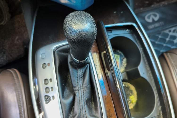 Used Infiniti QX60 2014 2.5 S/C Hybrid Two-Wheel Drive Excellence Edition Gear Lever