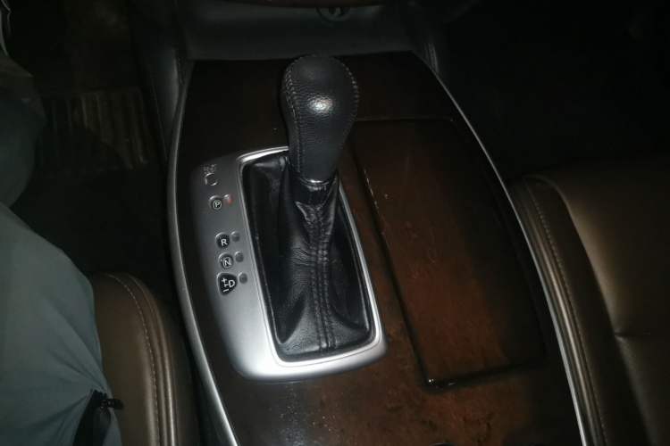 Used Infiniti QX60 2014 2.5 S/C Hybrid Two-Wheel Drive Excellence Edition Gear Lever