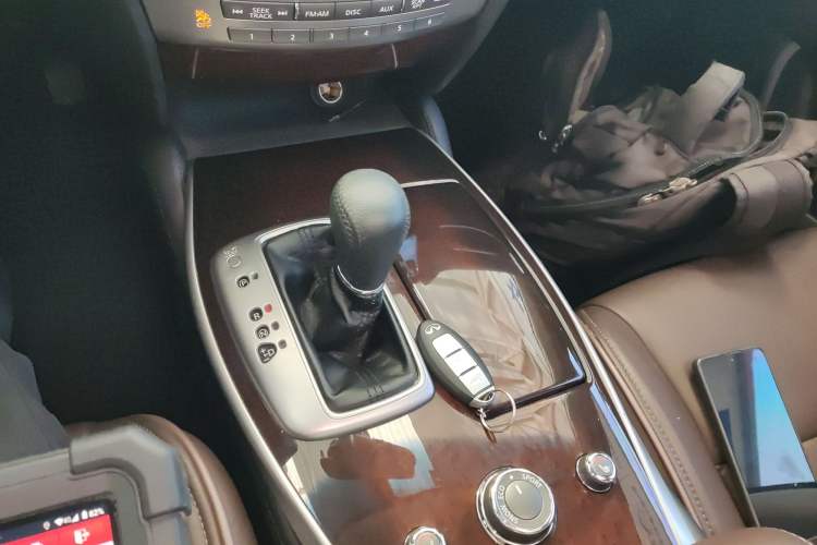 Used Infiniti QX60 2014 2.5 S/C Hybrid Two-Wheel Drive Excellence Edition Gear Lever