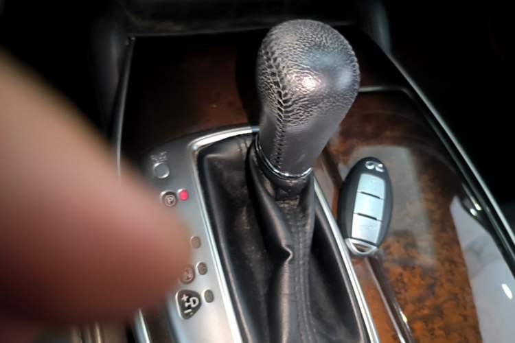 Used Infiniti QX60 2014 3.5L Two-Wheel Drive Excellence Edition Gear Lever