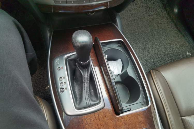 Used Infiniti QX60 2014 2.5 S/C Hybrid Two-Wheel Drive Excellence Edition Gear Lever