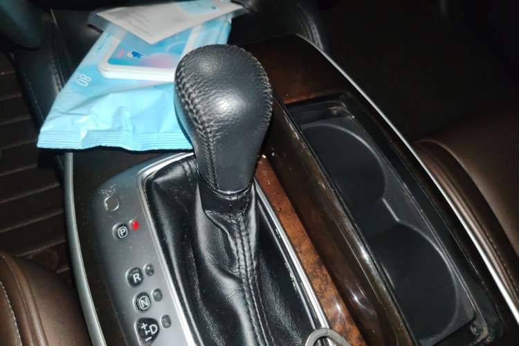 Used Infiniti QX60 2014 3.5L Four-Wheel Drive All-Terrain Version Gear Lever