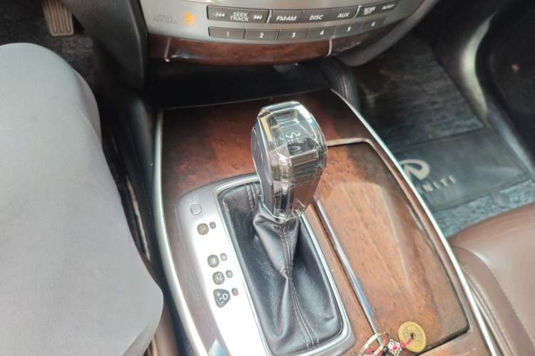Used Infiniti QX60 2014 2.5 S/C Hybrid Two-Wheel Drive Excellence Edition Gear Lever