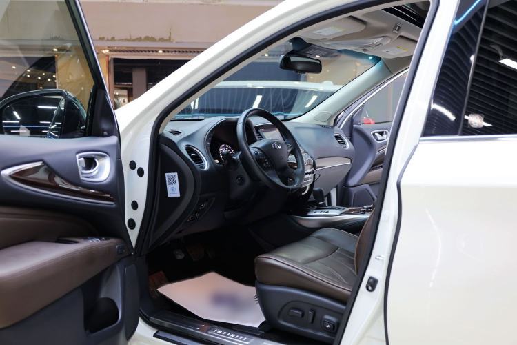 Used Infiniti QX60 2014 2.5 S/C Hybrid All-Wheel-Drive Versatile Edition Interior 1