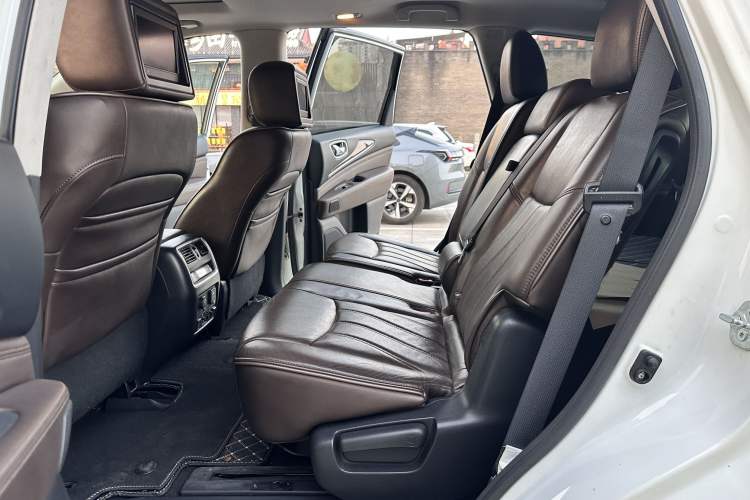 Used Infiniti QX60 2014 3.5L Four-Wheel Drive All-Terrain Version Interior 1