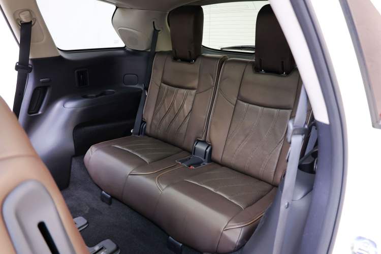 Used Infiniti QX60 2014 2.5 S/C Hybrid All-Wheel-Drive Versatile Edition Interior 11