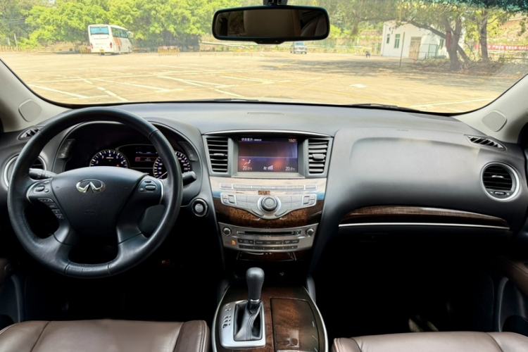 Used Infiniti QX60 2014 2.5 S/C Hybrid Two-Wheel Drive Excellence Edition Interior 2