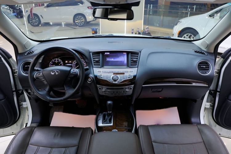 Used Infiniti QX60 2014 2.5 S/C Hybrid All-Wheel-Drive Versatile Edition Interior 3