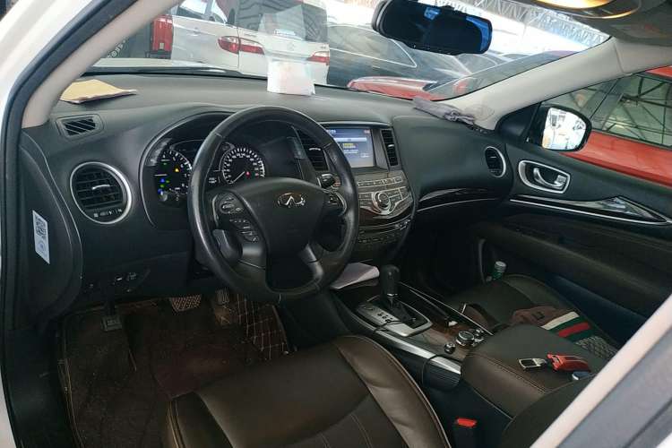 Used Infiniti QX60 2014 2.5 S/C Hybrid Two-Wheel Drive Excellence Edition Interior 3