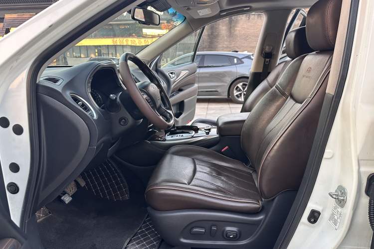 Used Infiniti QX60 2014 3.5L Four-Wheel Drive All-Terrain Version Interior 3