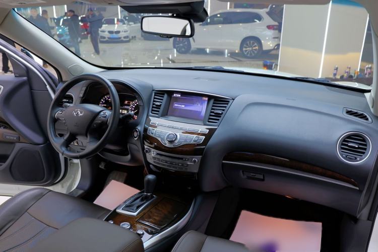 Used Infiniti QX60 2014 2.5 S/C Hybrid All-Wheel-Drive Versatile Edition Interior 4