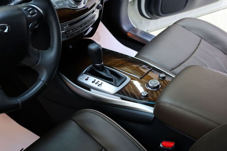 Used Infiniti QX60 2014 2.5 S/C Hybrid All-Wheel-Drive Versatile Edition Interior 5