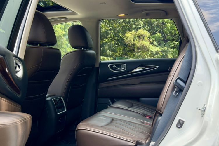 Used Infiniti QX60 2014 2.5 S/C Hybrid Two-Wheel Drive Excellence Edition Interior 7
