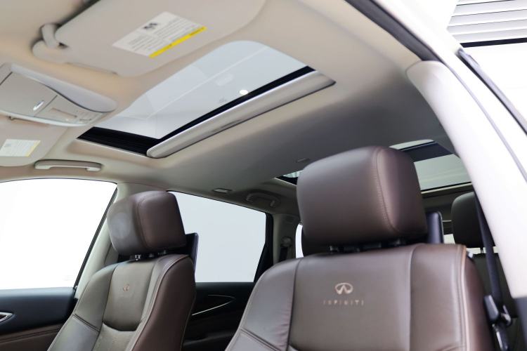 Used Infiniti QX60 2014 2.5 S/C Hybrid All-Wheel-Drive Versatile Edition Interior 7