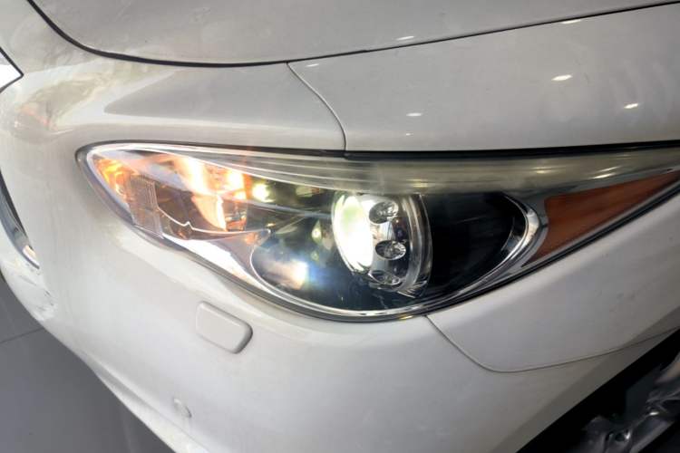 Used Infiniti QX60 2014 3.5L Two-Wheel Drive Excellence Edition Left Front Headlight