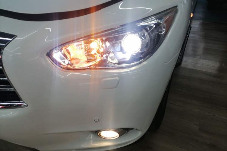 Used Infiniti QX60 2014 3.5L Four-Wheel Drive All-Terrain Version Left Front Headlight