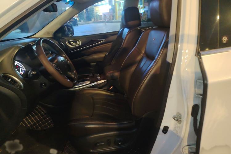 Used Infiniti QX60 2014 3.5L Four-Wheel Drive All-Terrain Version Left Front Seat