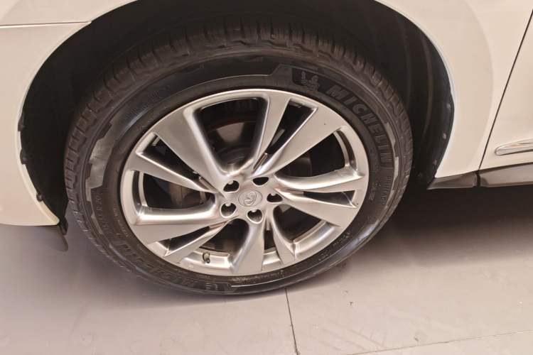Used Infiniti QX60 2014 2.5 S/C Hybrid Two-Wheel Drive Excellence Edition Left Front Wheel Hub