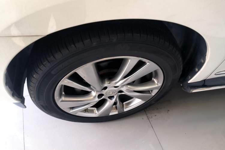 Used Infiniti QX60 2014 3.5L Two-Wheel Drive Excellence Edition Left Front Wheel Hub