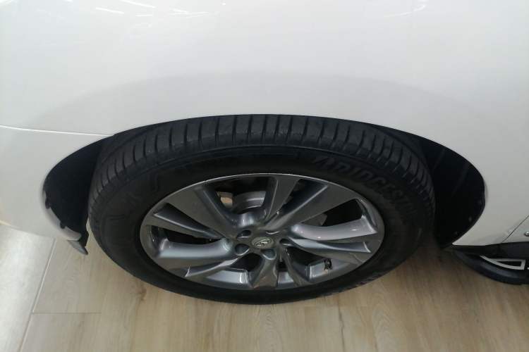 Used Infiniti QX60 2014 3.5L Four-Wheel Drive All-Terrain Version Left Front Wheel Hub