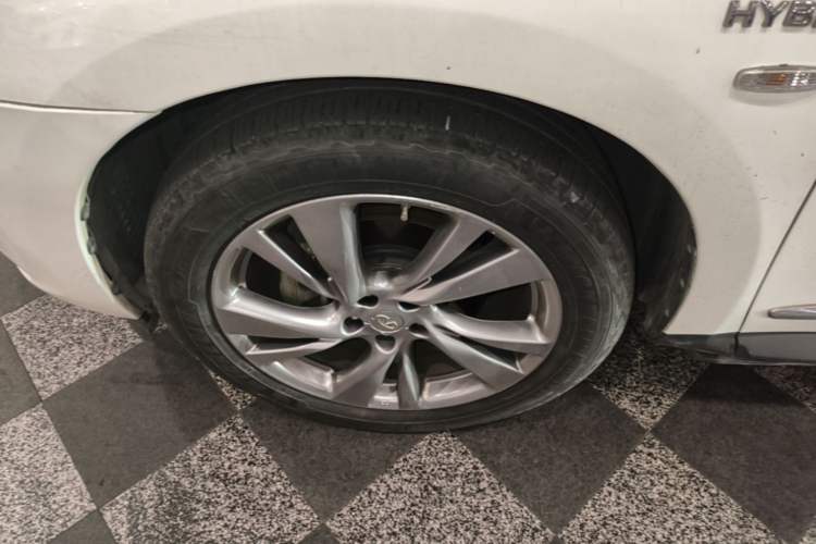 Used Infiniti QX60 2014 2.5 S/C Hybrid All-Wheel-Drive Versatile Edition Left Front Wheel Hub